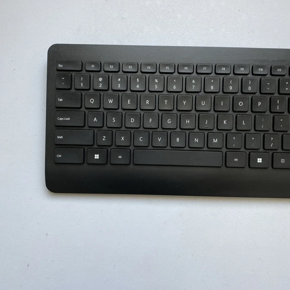 Microsoft - 900 Desktop Wireless Keyboard with USB Receiver - Works Great‎